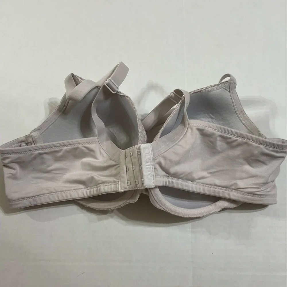 Cacique White‎ Lace Bra full coverage adjustable straps lightly lined Size 42C